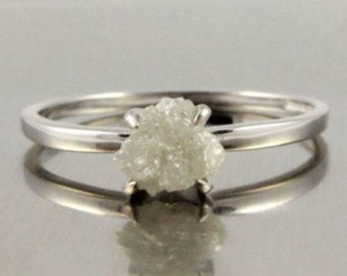 לכלה ולערב: טבעת כסף 925 בשיבוץ יהלום גלם לבן 0.74 קרט