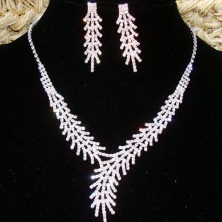 סט לכלה ולערב: סט שרשרת ועגילים מוכסף בשיבוץ קריסטלים
