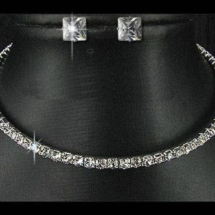 תכשיט לכלה ולערב: סט שרשרת ועגילים מוכסף בשיבוץ זירקונים