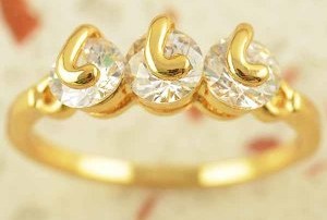 טבעת גולדפילד משובצת 3 קריסטלים