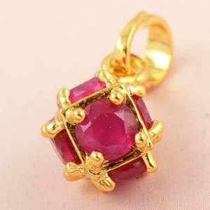 תליון לחינה ומסיבת רווקות: גולדפילד קוביה בשיבוץ קריסטל אדום