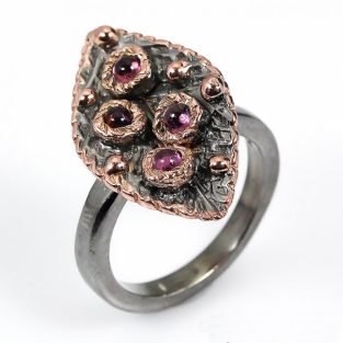 תכשיט לכלה ולערב: טבעת בשיבוץ רודונייט תכשיט יוקרה עבודת יד