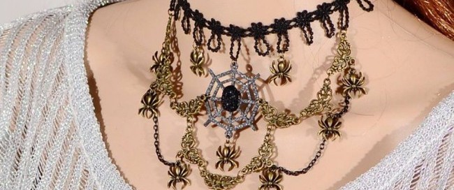 קולר תחרה גוטי קורי עכביש מוכסף מעוטר בקישוטי ברונזה