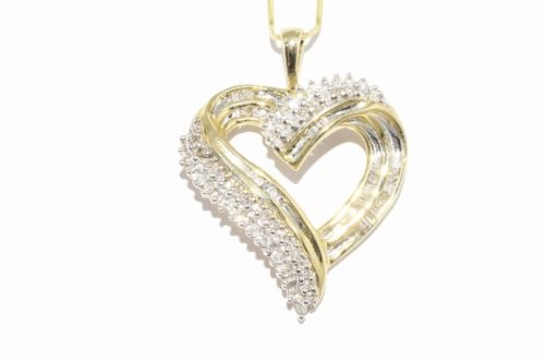 תכשיט זהב לכלה: תליון בשיבוץ 69 יהלומים עיצוב לב