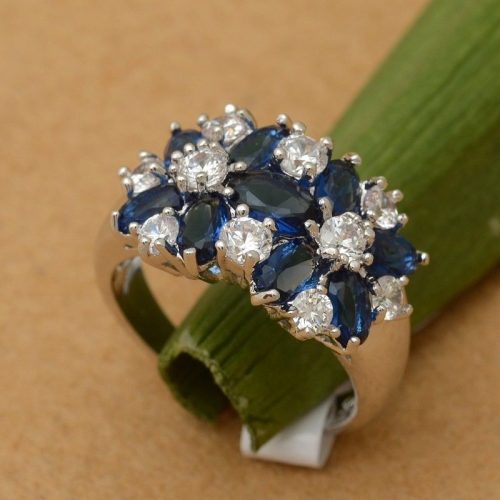 תכשיט לכלה ולערב: טבעת בשיבוץ אבני ספיר כחול וזירקונים מידה: 6