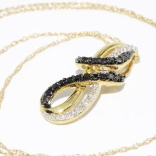תכשיט זהב לכלה: תליון ושרשרת זהב צהוב בשיבוץ יהלומים שחורים ולבנים
