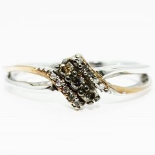 תכשיט זהב לכלה: טבעת כסף וזהב בשיבוץ 3 יהלומים זהובים 12 יהלומים לבנים מידה 6