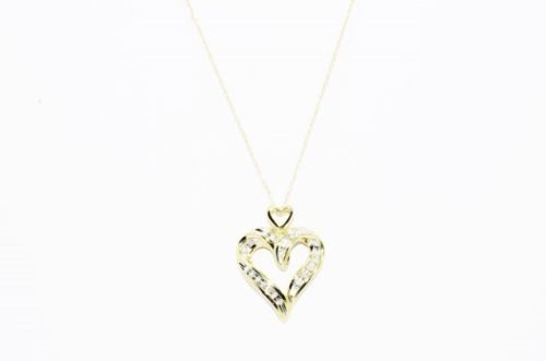 תכשיט לכלה ולערב: תליון ושרשרת זהב צהוב 10 קרט עיצוב לב בשיבוץ יהלומים לבנים