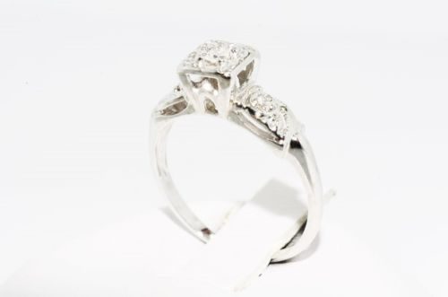 תכשיט לכלה ולערב: טבעת זהב לבן 14 קרט בשיבוץ יהלומים לבנים 06. קרט