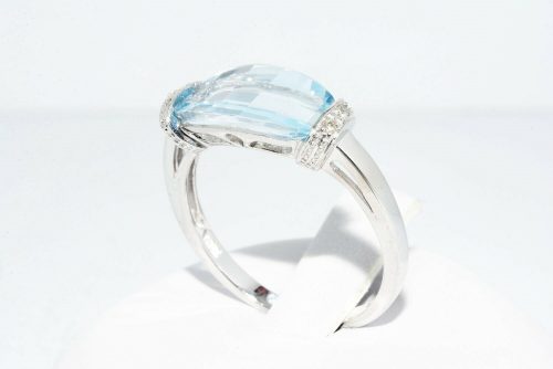 תכשיט לכלה ולערב: טבעת זהב לבן בשיבוץ טופז כחול + 4 יהלומים לבנים מידה: 7.25