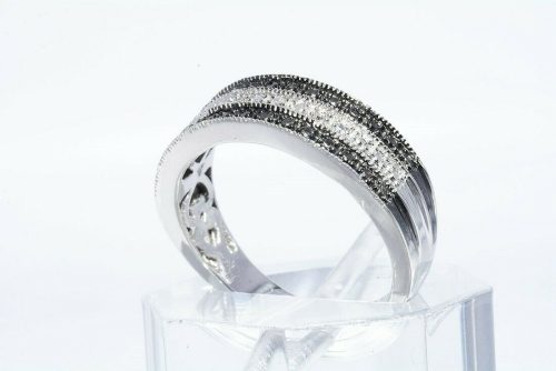 תכשיט לכלה ולערב: טבעת כסף 925 בשיבוץ 2 יהלומים שחורים + 4 יהלומים לבנים מידה: 7 \ 7.25